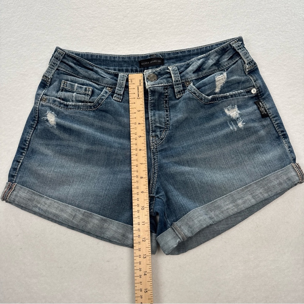 Silver Jeans BoyFriend Jean Shorts Women's 27 Distressed Cuffed 4” Med Fade EUC - Picture 10 of 12